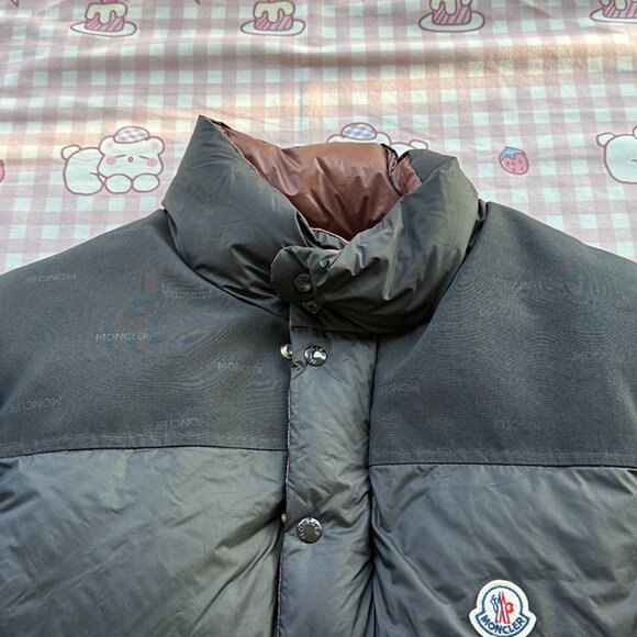 Moncler Verone Men's Reversible Short Down Jacket - Picture 3 of 13